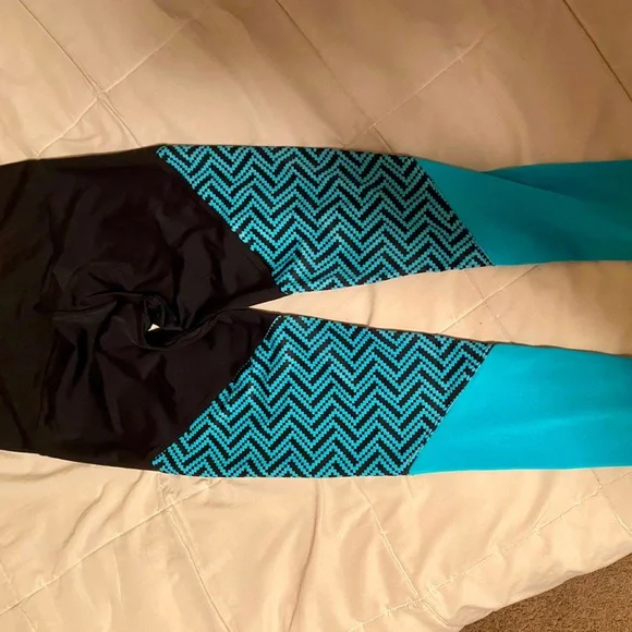 Onzie track leggings. Size M/L. Rarely worn. - Picture 2 of 4
